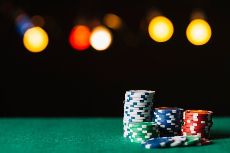 Antarmuka permainan Texas Hold'em Bonus rafitoto dengan kartu komunal dan area taruhan